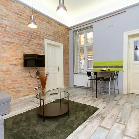 Danube Side Oasis W 2bdr In A Pedestrial Street Apartment