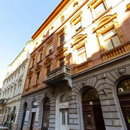 Apartment Danube Side Oasis W 2bdr In A Pedestrial Street